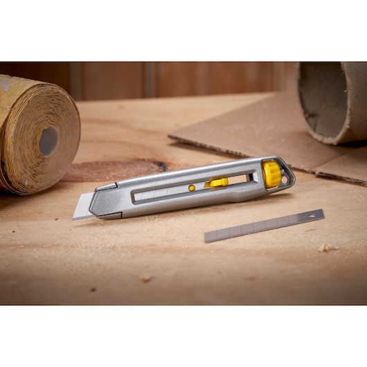 STANLEY® InterLock® 18 mm Metal Snap Off Knife