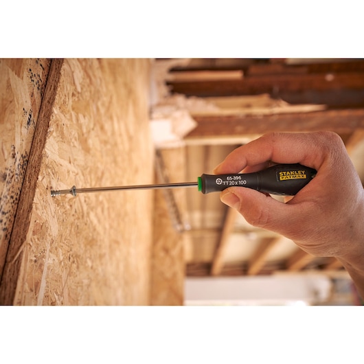 STANLEY® FATMAX® Tamperproof Torx® TT20 x 100mm Screwdriver Application Action Shot Hand/Person