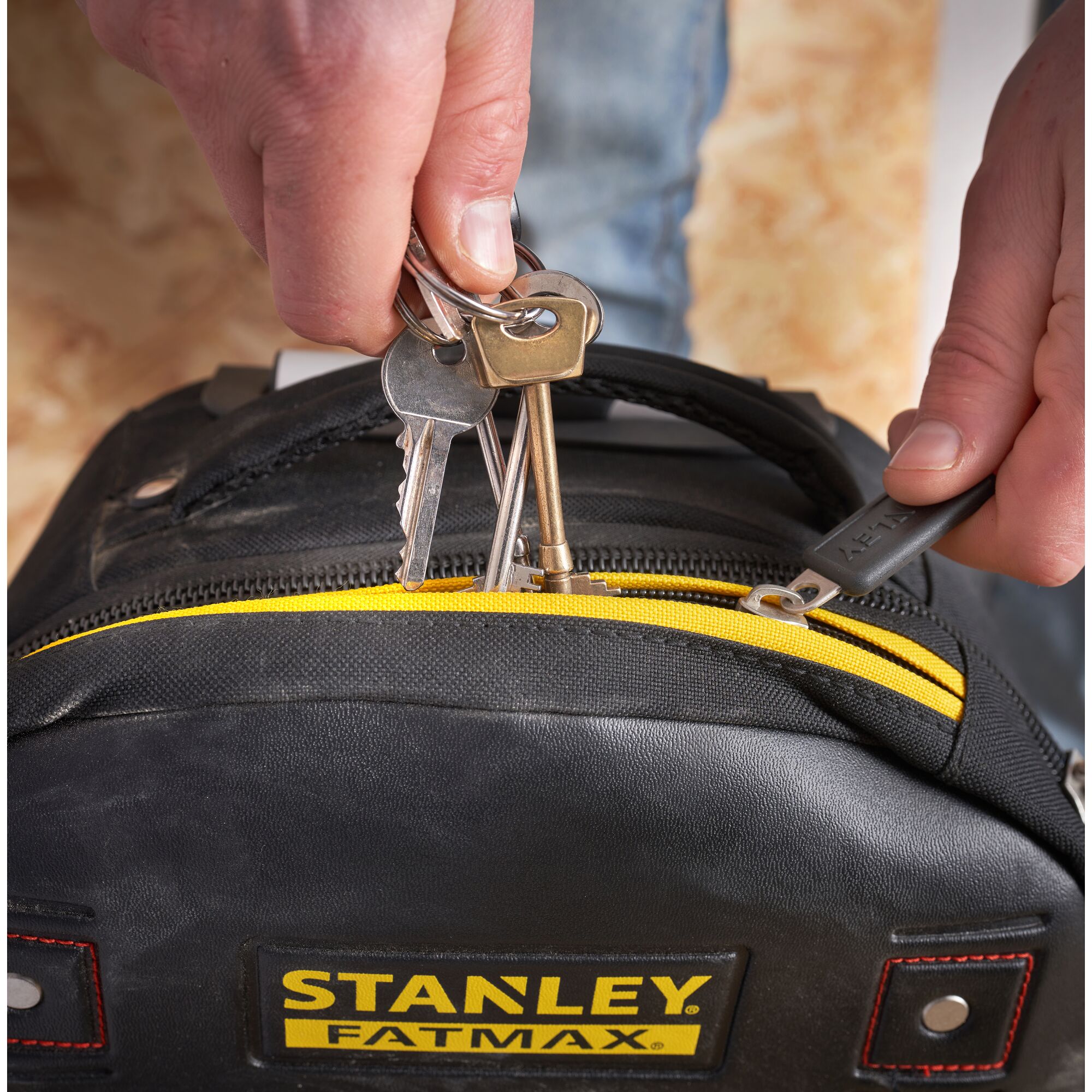 SAC A DOS PORTE-OUTILS A ROULETTES FATMAX | STANLEY