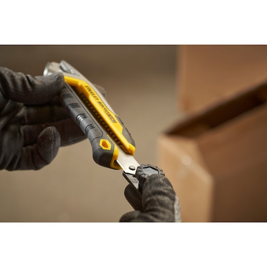 STANLEY® FATMAX® 18 mm Integrated Snap Wheel Lock Snap Off Knife