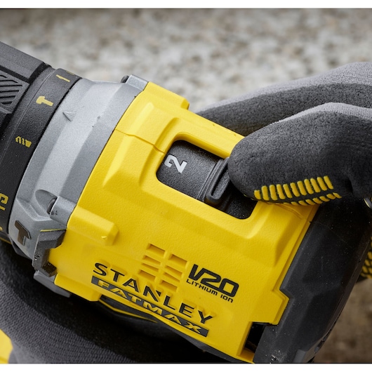 Perceuse Visseuse à percussion BRUSHLESS 60Nm - 18V - 15 réglages de couple, Mandrin 1 main 13mm, 0-600 / 1900 trs/min, 0-32300 cps/min - Gamme V20 - STANLEY FATMAX, SFMCD715D2K-QW