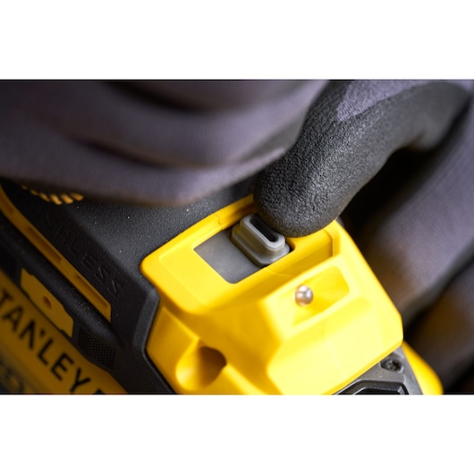 18V STANLEY® FATMAX® V20 Cordless Brushless 1/2" High Torque Impact Wrench with 1 x 4.0Ah Lithium Ion Battery