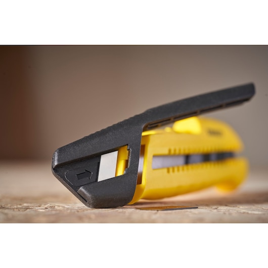 STANLEY® 18mm STD Integrated Snap Knife
