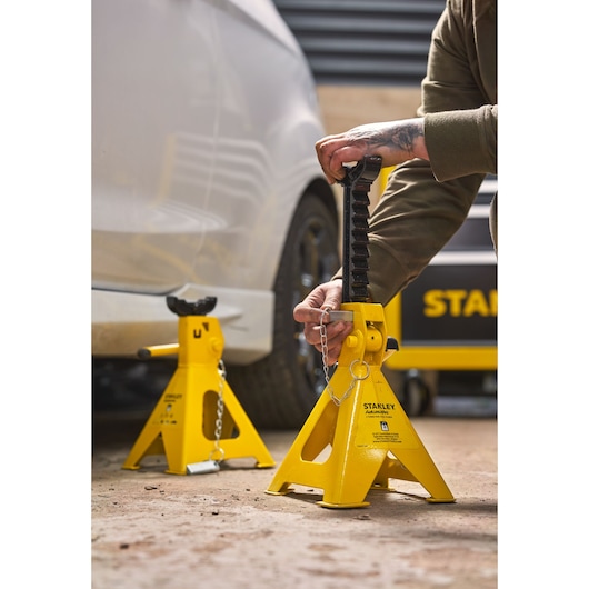 STANLEY® Pair of 278mm to 430mm Axle Stands (2 Tonne Capacity)