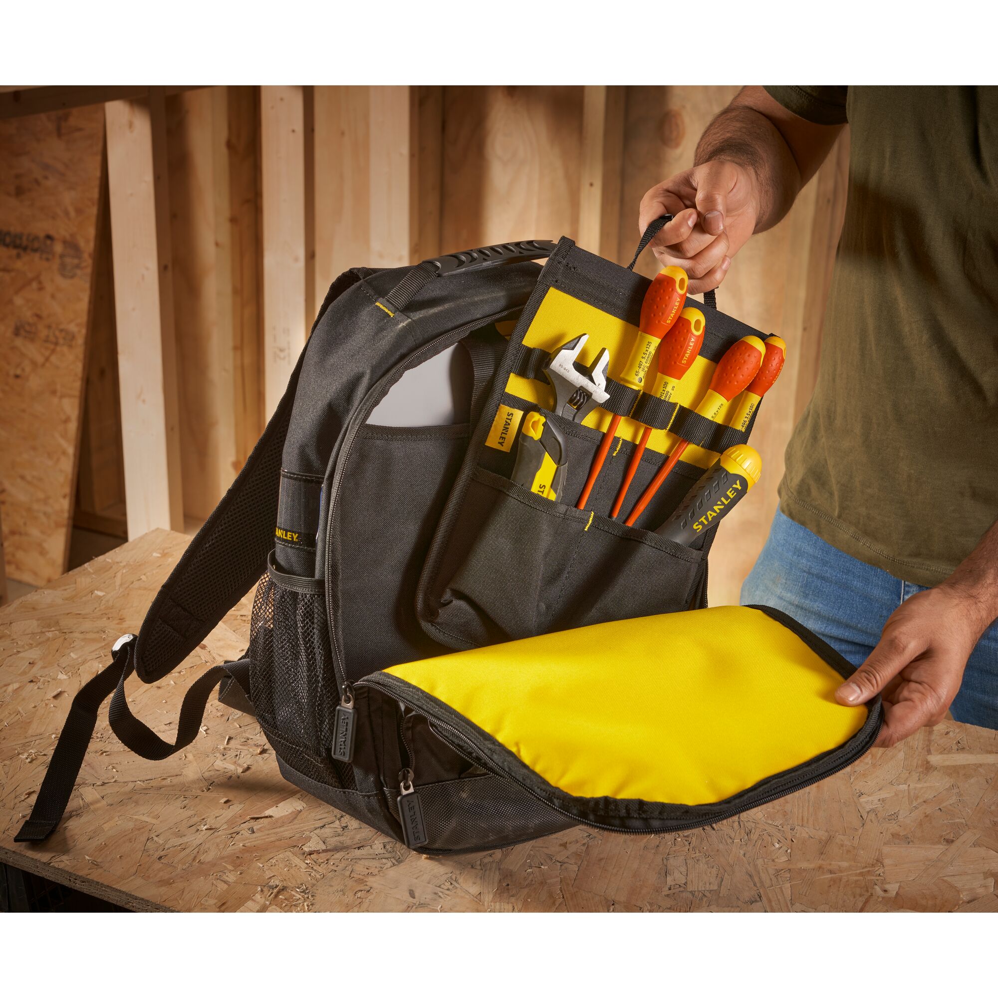 SAC A DOS PORTE OUTILS STANLEY